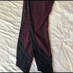 Lululemon 7/8 crop in black and maroon size 8